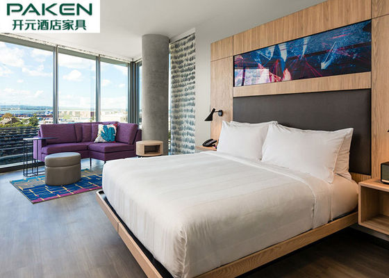 प्राकृतिक लिबास होटल बेडरूम ढीले फर्नीचर + फिक्स्ड फर्नीचर बड़े हेडबोर्ड सेट करता है